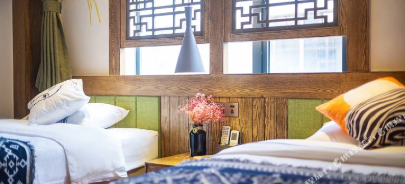 张家界指南针精品客栈(天门山索道店)图片