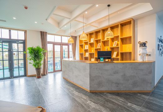 Erhai hotel Hotel Overview