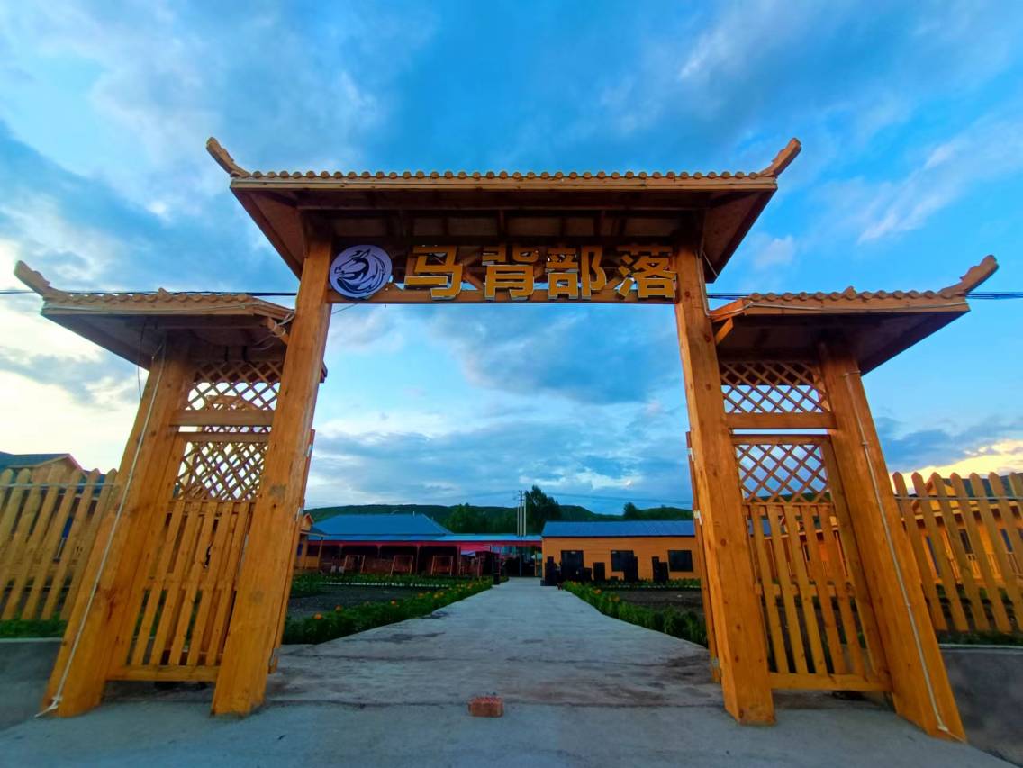 尼勒克马背部落民宿