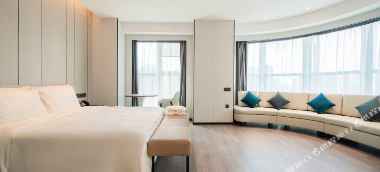 成都东站绿地468中心亚朵酒店图片