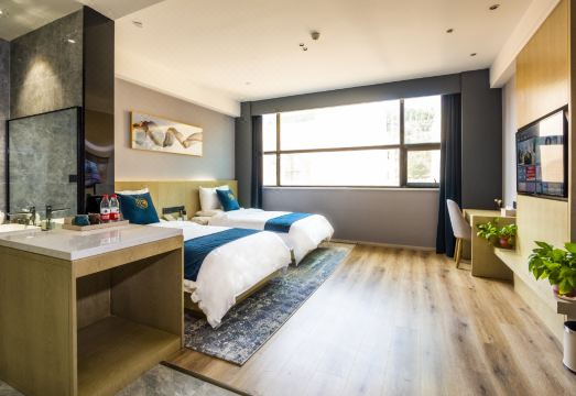 Huashili Light Luxury Hotel Hotel Overview