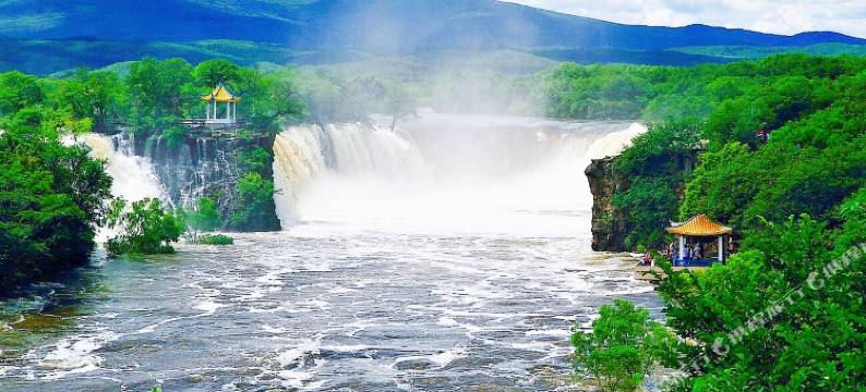 镜泊湖瀑布山庄图片