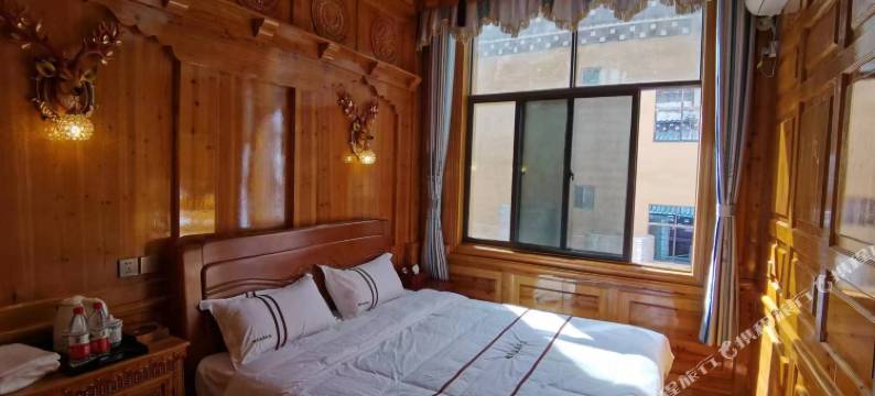 巴塘雄孔温泉民宿图片