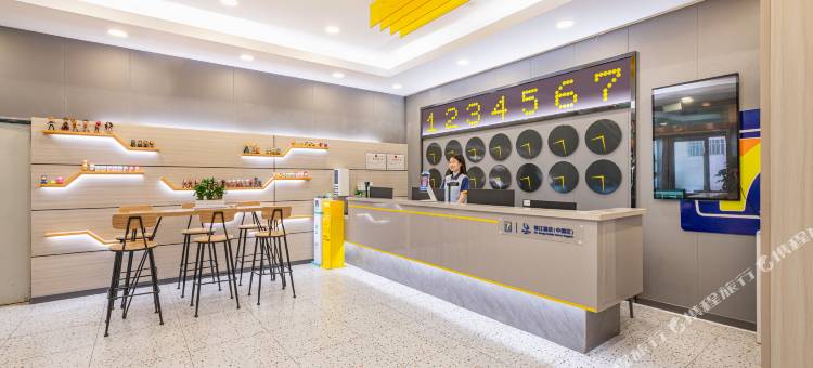 7天酒店(石河子国贸步行街店)图片