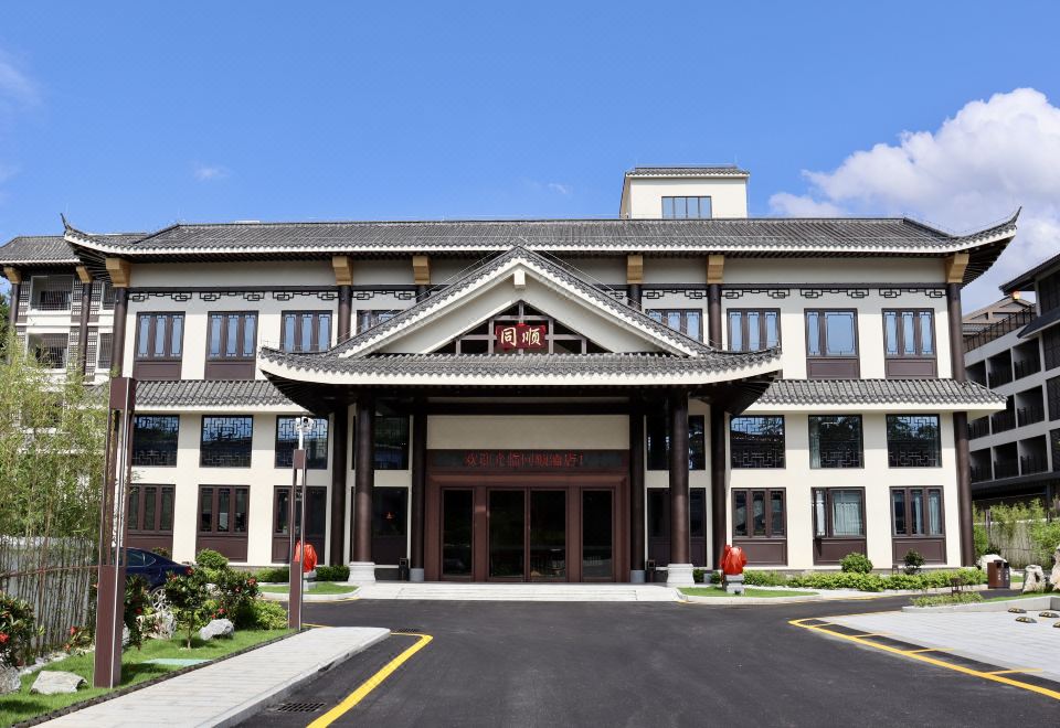 新兴同顺温泉酒店外景图