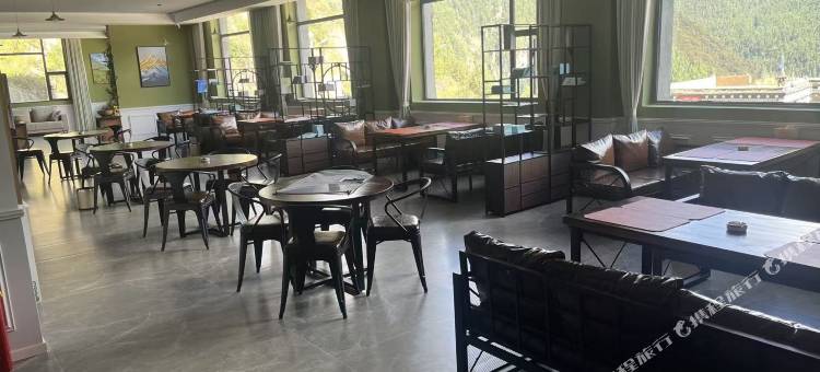 松吉山居酒店(稻城亚丁景区亚丁村店)图片