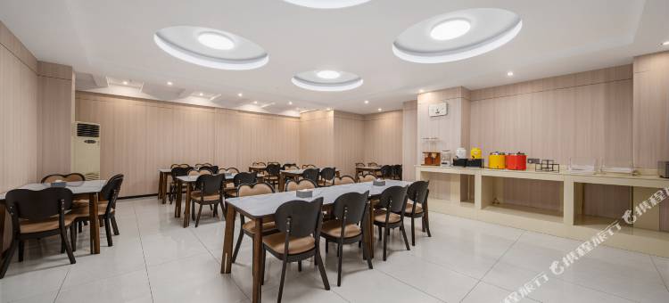 云霞酒店(湛江附属医院国贸大厦店)图片