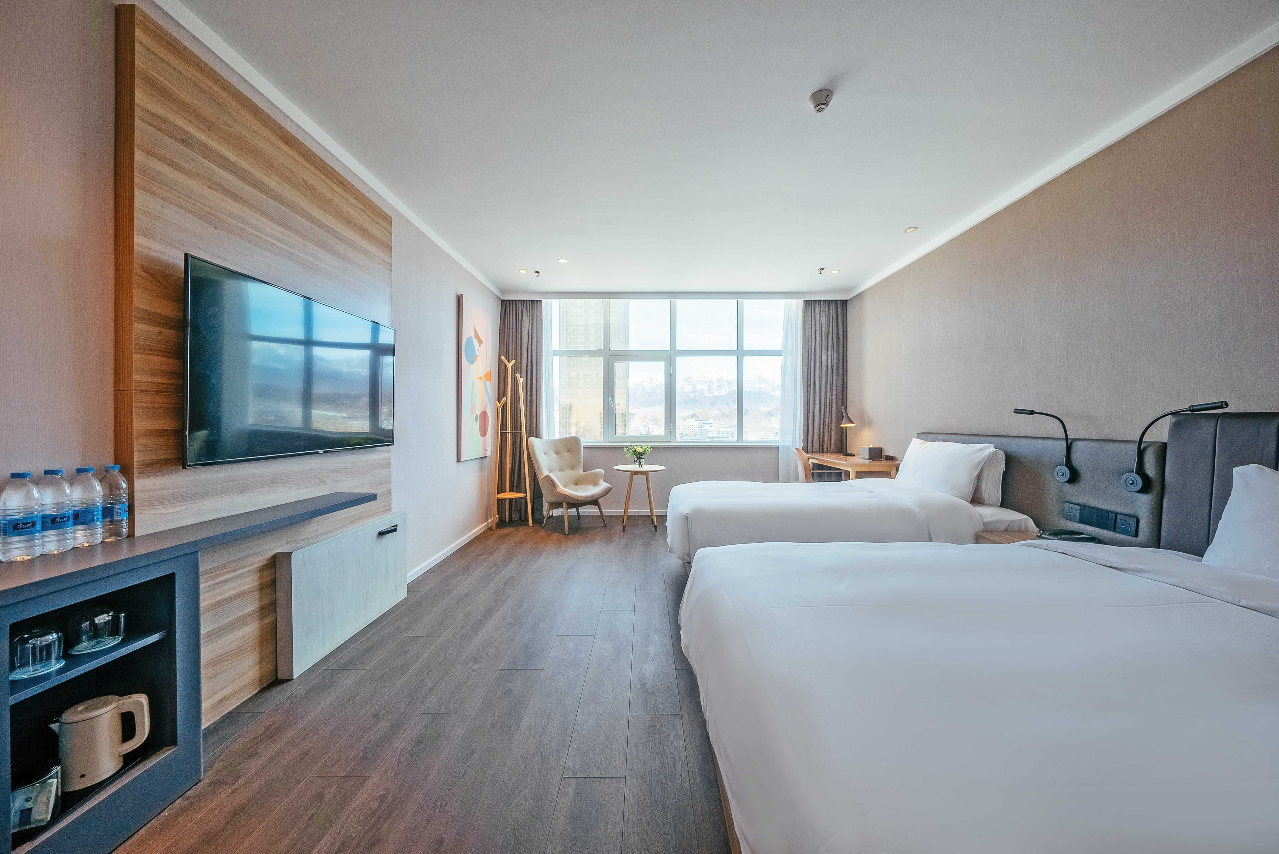 HanTing Premium Hotel (Delingha Jinghuawan Plaza) Over view