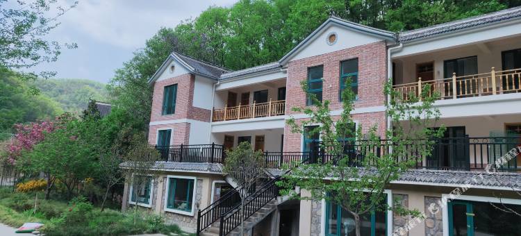 栾川播云山房民宿(铁路小镇店)图片