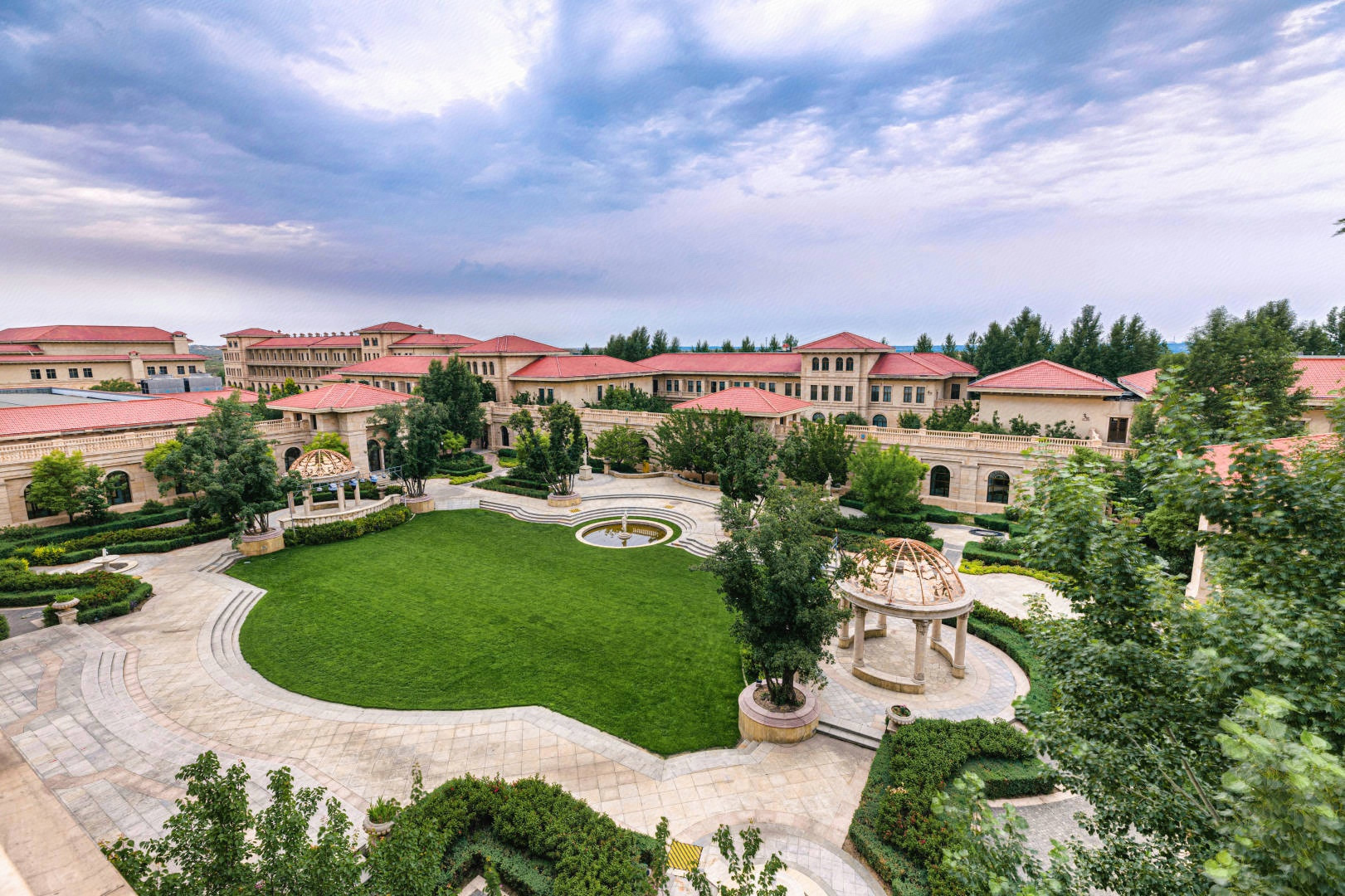 Avanna Hotel Over view