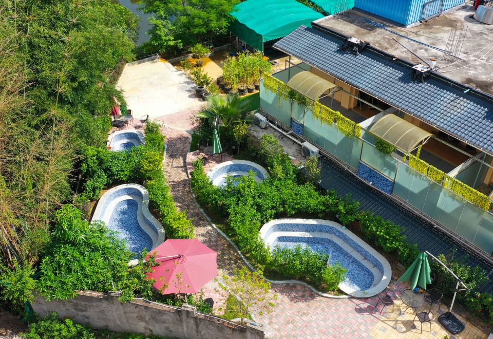 Longmen Chaokai Four Seasons Homestay Hotel Overview