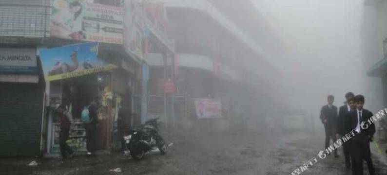 慕苏里格鲁姆戈购物中心路阿比南丹酒店(Goroomgo Abhinandan Mall Road Mussoorie)图片