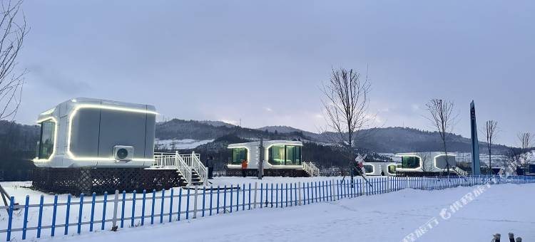 印象池西太空舱露营地(长白山旅游集散服务中心店)图片