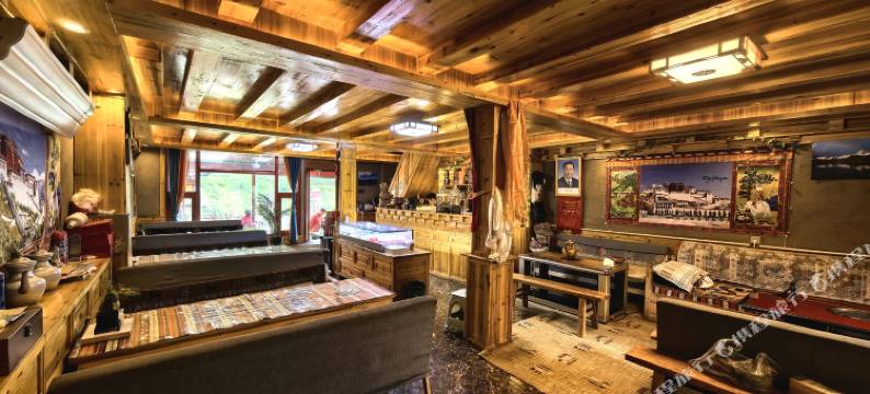 贡嘎山上木居央廓尔仓民宿图片