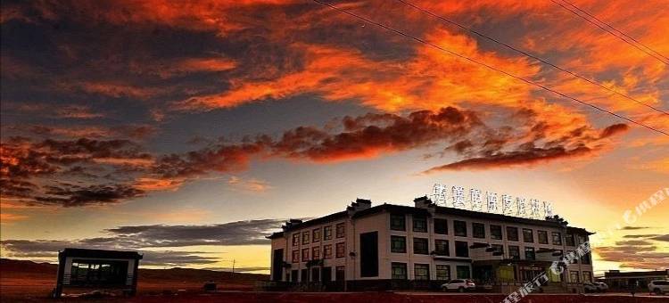 青海湖大美草原生态旅游度假牧场图片