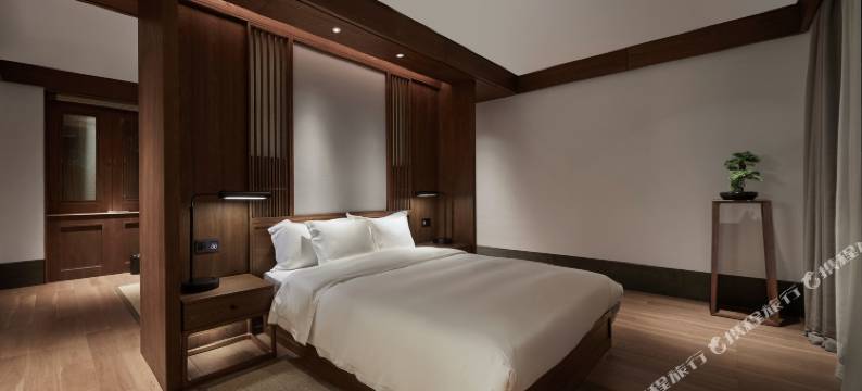 凤凰熊公馆(凤凰古城北门码头店)图片