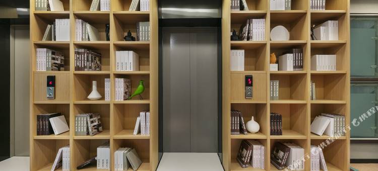 八朝古都·喜鹊愉家设计师酒店(开封河南大学汴梁小宋城店)图片