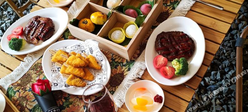 野奢天际全景沙漠露营地图片