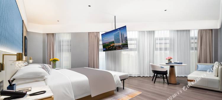 西安古城墙安定门地铁站美仑酒店图片