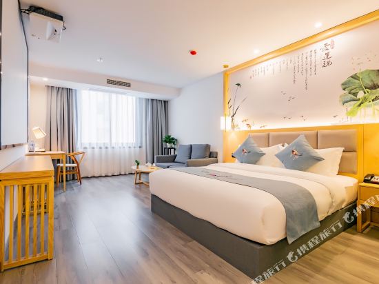 成都璞归酒店 5.0分(319条点评) 167起距离209米立即预订