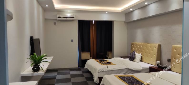 紫惑主题酒店(昆明大商汇官南店)图片