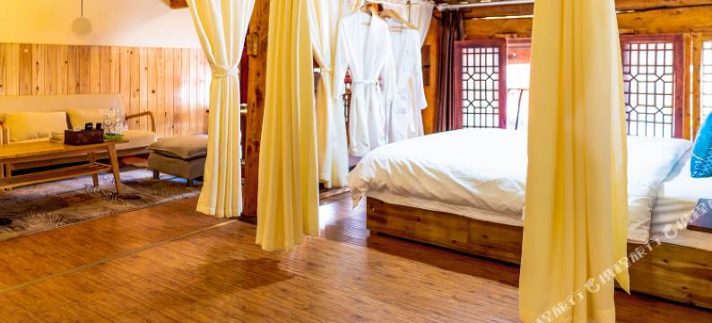 阆中步月居孔雀主题民宿图片