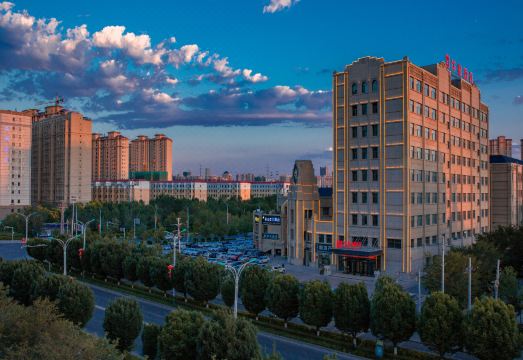 Huayi HotelHotel Overview