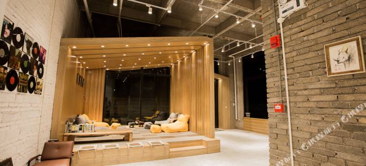 无隐良居酒店(蒙自红河学院店)图片