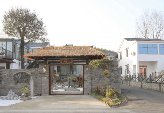 Loushi Guesthouse (Ginkgo Lake Resort) Hotel Overview