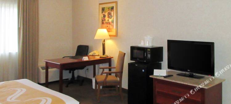 品质酒店及套房阿尔伯克基中城 - 大学区(Quality Inn & Suites Albuquerque Midtown - University Area)图片