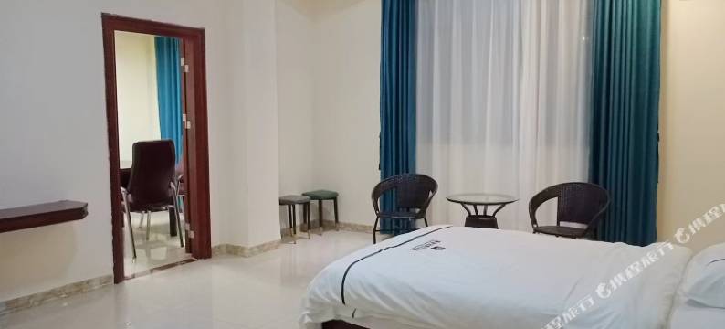 乐东利国新皇冠假日酒店图片