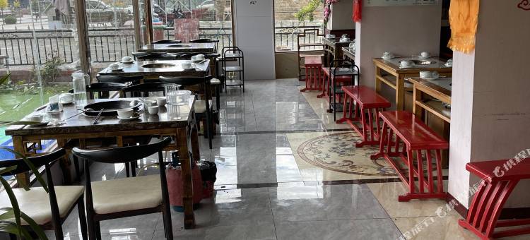 黑帐篷旅行主题民宿(康定新都桥店)图片