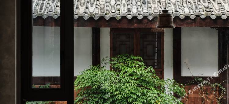 被梦叫醒江景酒店(乐山大佛景区张公桥好吃街店)图片