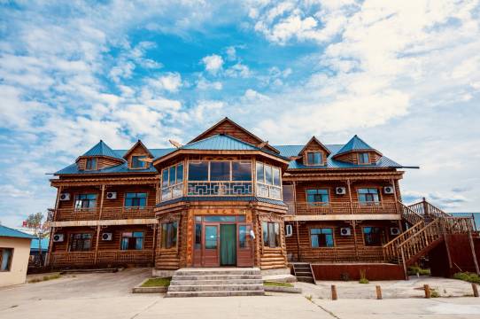 额尔古纳室韦桦树林山庄