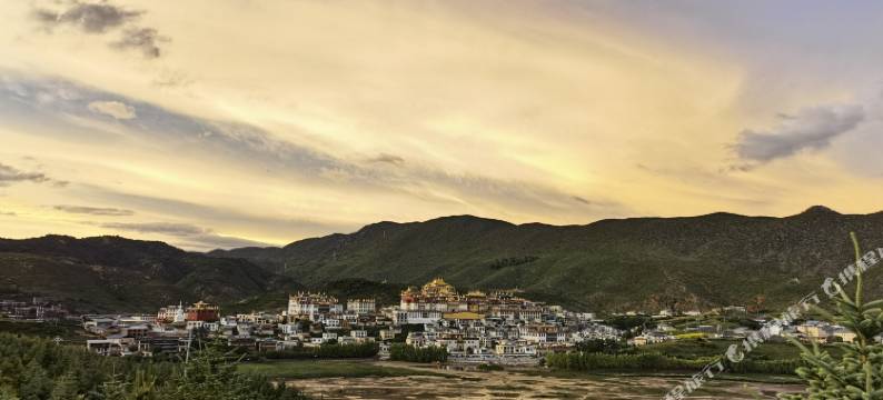 香格里拉尼旺宗别院图片