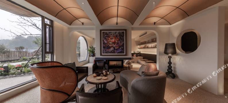 张家界五韵观山悦设计师民宿(天门山索道店)图片