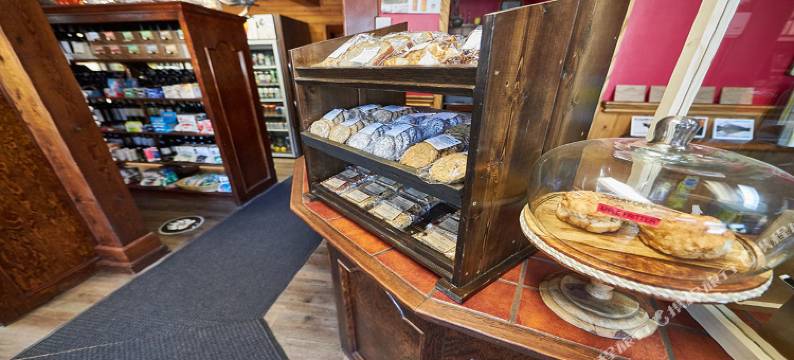 卡斯尔山小屋酒店(Castle Mountain Chalets)图片