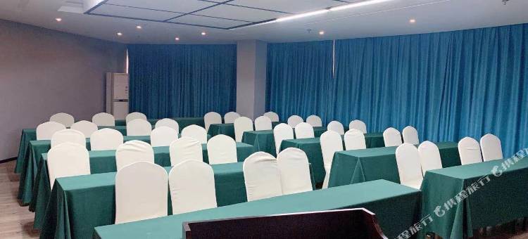 柏曼酒店(武汉沌口体育中心店)图片