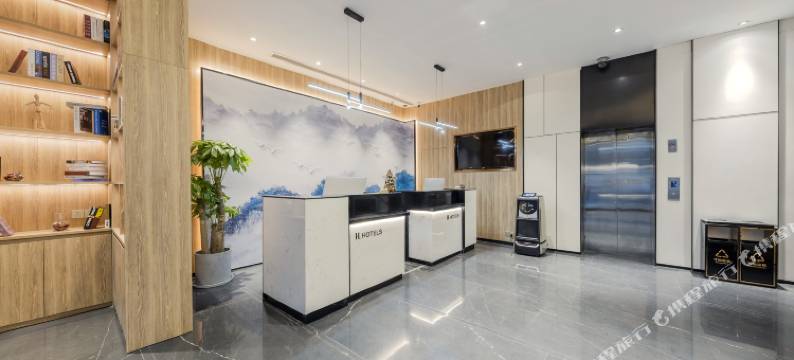 H+酒店(南京鸡鸣寺鼓楼地铁站店)图片