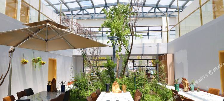 洛隆卓阅大酒店图片