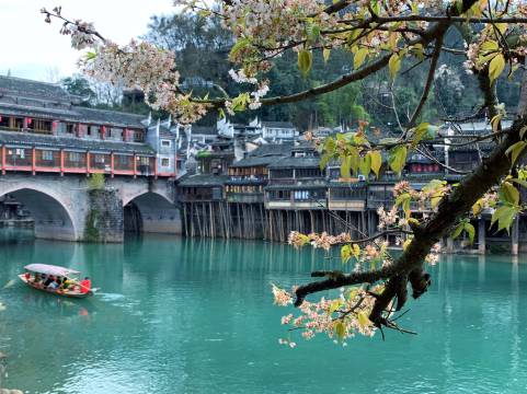 凤凰堂舍·见山酒店(凤凰古城店)图片