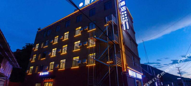 顺风酒店(巴塘318国道店)图片