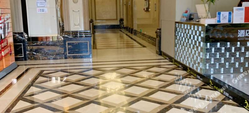 花里时光·观景影音美宿(昆明火车站西山万达广场店)图片