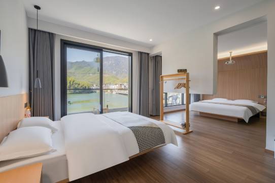 林汐湖畔民宿(云上草原店)