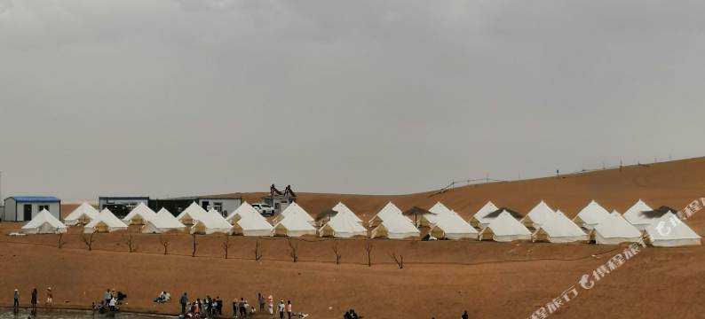 腾格里漠贝星空露营地图片