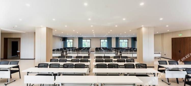 阿拉尔曼雅酒店图片