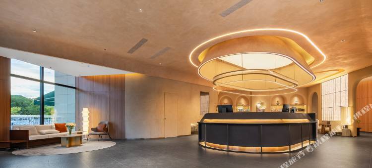 拉萨西藏大学滨河路亚朵酒店图片