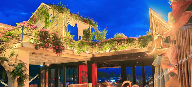 Date·屋顶雪山观景花海咖啡•民宿(古城花马街店)图片