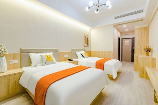 轻住酒店乐泰精选(威海站韩乐坊店)