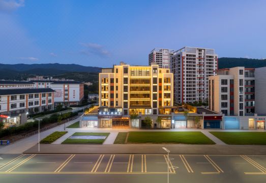 临沧格雅文骅酒店外景图